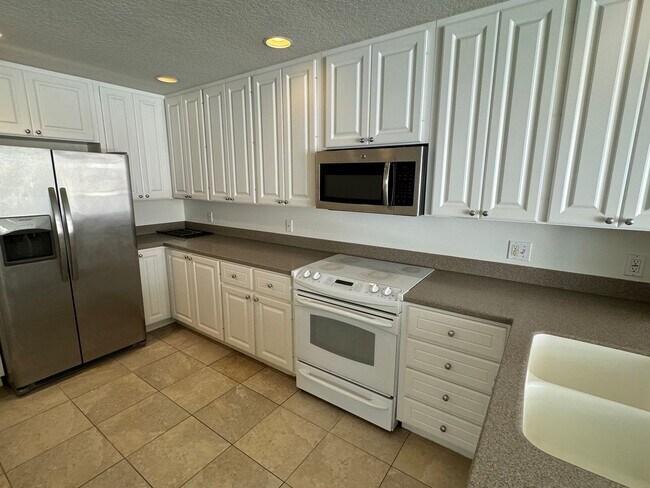 Building Photo - Beautiful Lake Nona Townhome