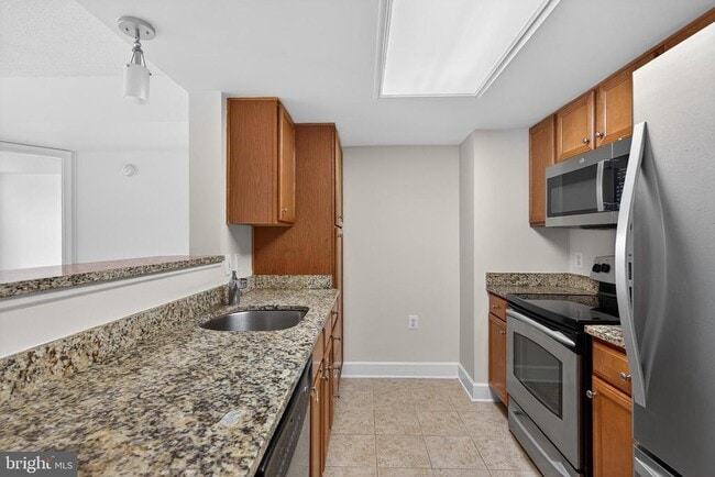 Building Photo - 11800 Sunset Hills Rd