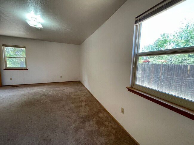 Building Photo - 274 Garver Ln