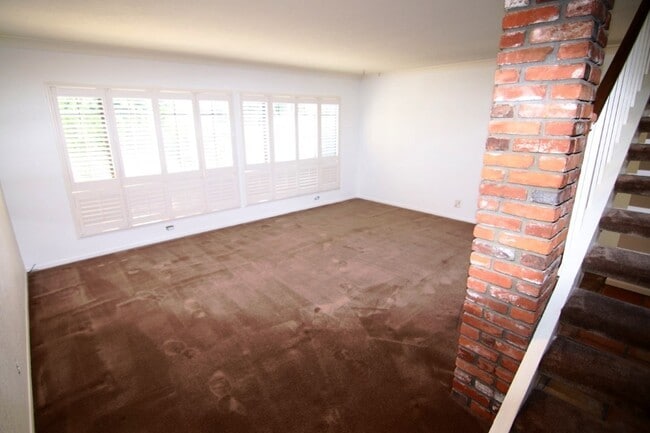 Building Photo - COMING SOON!!!  4BR/2.5BA HOME IN HIGHLY S...