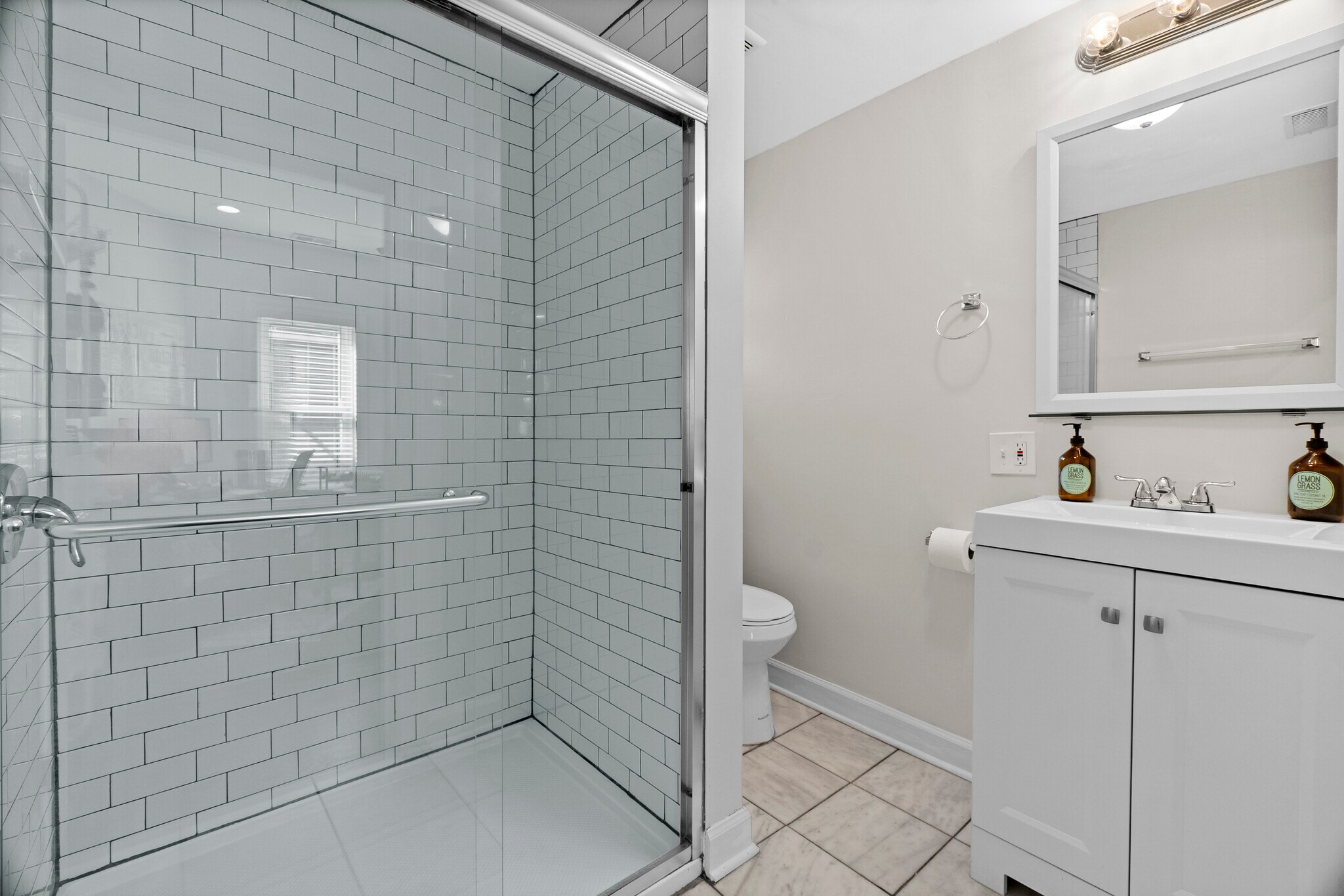 Building Photo - 2338 W 18th Pl