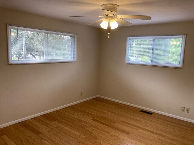 Building Photo - Mid-Century Four Bedroom in Candalaria, La...