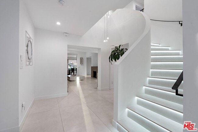 Building Photo - 201 S Bedford Dr