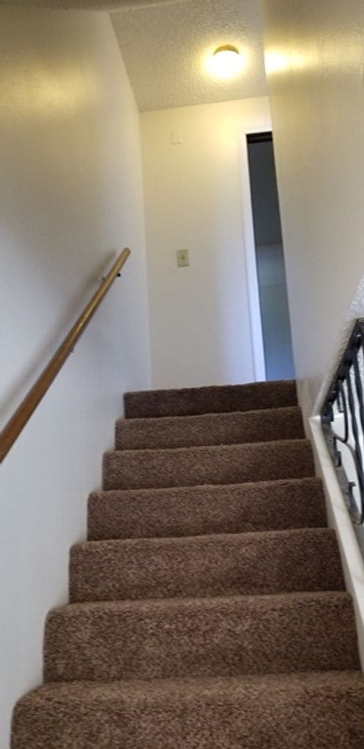 Building Photo - End unit in 8-plex complex