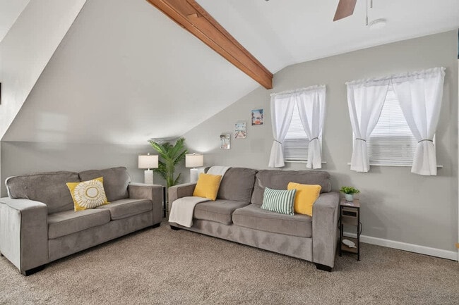 Building Photo - 1427 W Ocean View Ave