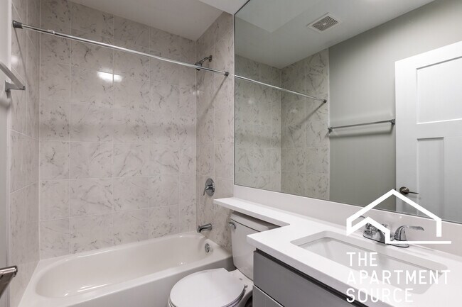 Building Photo - 1135 Oak Ave