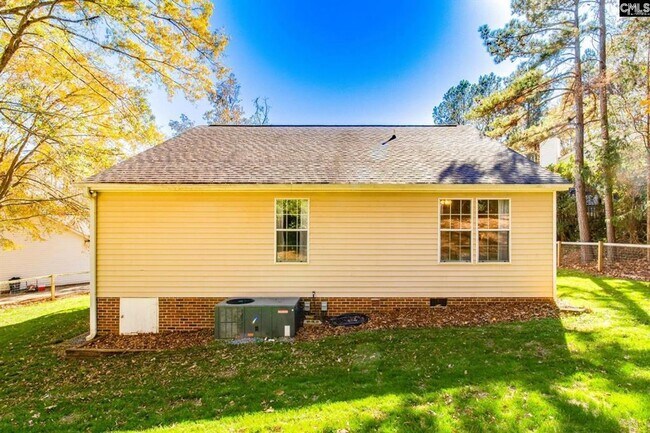 Building Photo - Charming Chapin Ranch in a Cul-de-Sac!