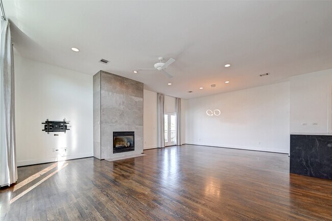 Building Photo - 5342 Darling St