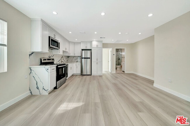 Building Photo - 10953 Whitegate Ave