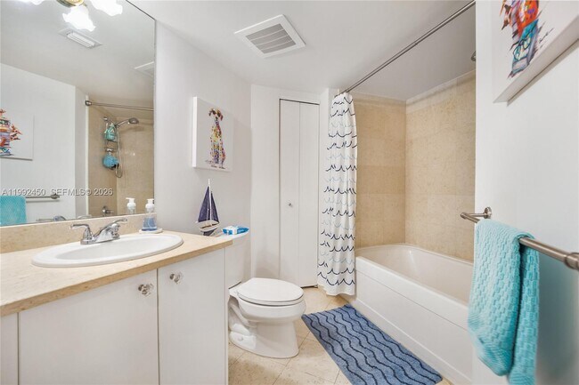 Building Photo - 20000 E Country Club Dr