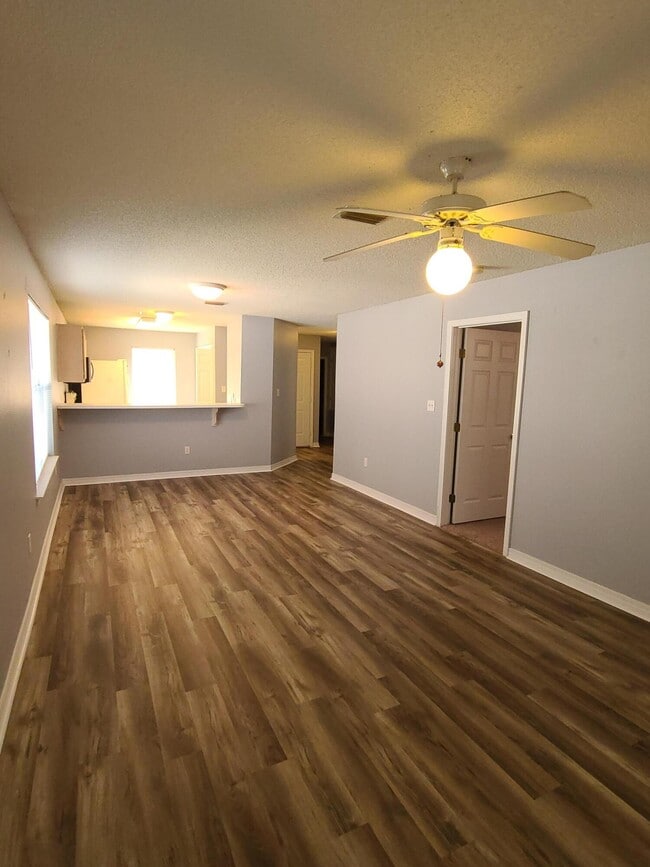Building Photo - 2787 Bay Club Dr