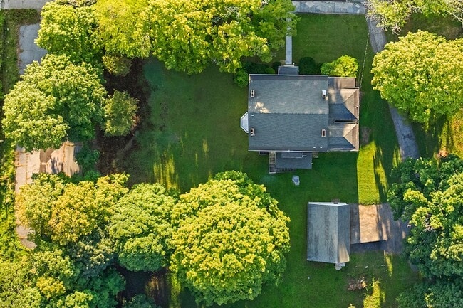 Building Photo - 161 Broadway