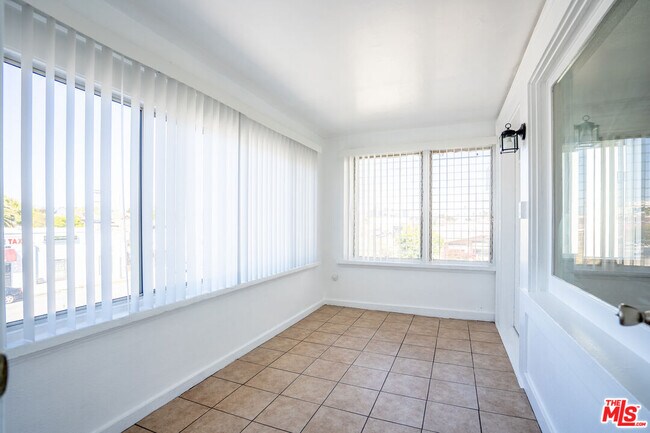 Building Photo - 2324 W Washington Blvd