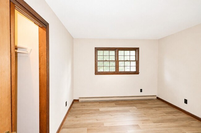 Building Photo - 3750 Robinson Dr