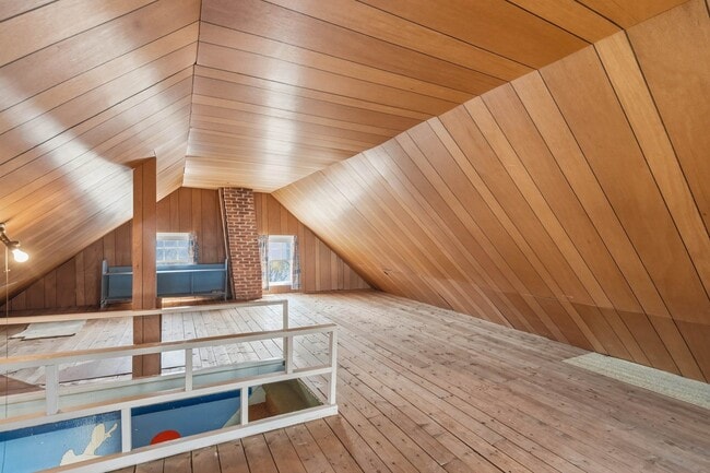 Building Photo - 198 Linden St