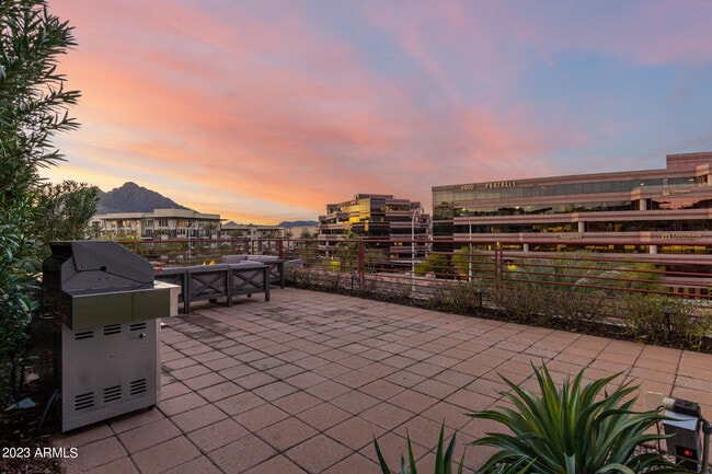 Building Photo - 7161 E Rancho Vista Dr