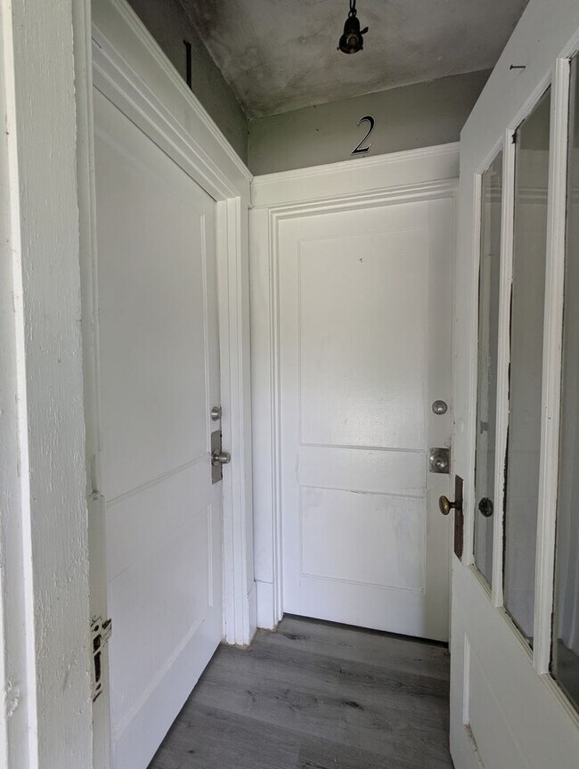 Building Photo - 522 W Harrison Ave