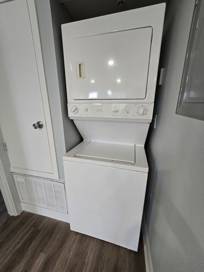 Building Photo - 3527 Percy St