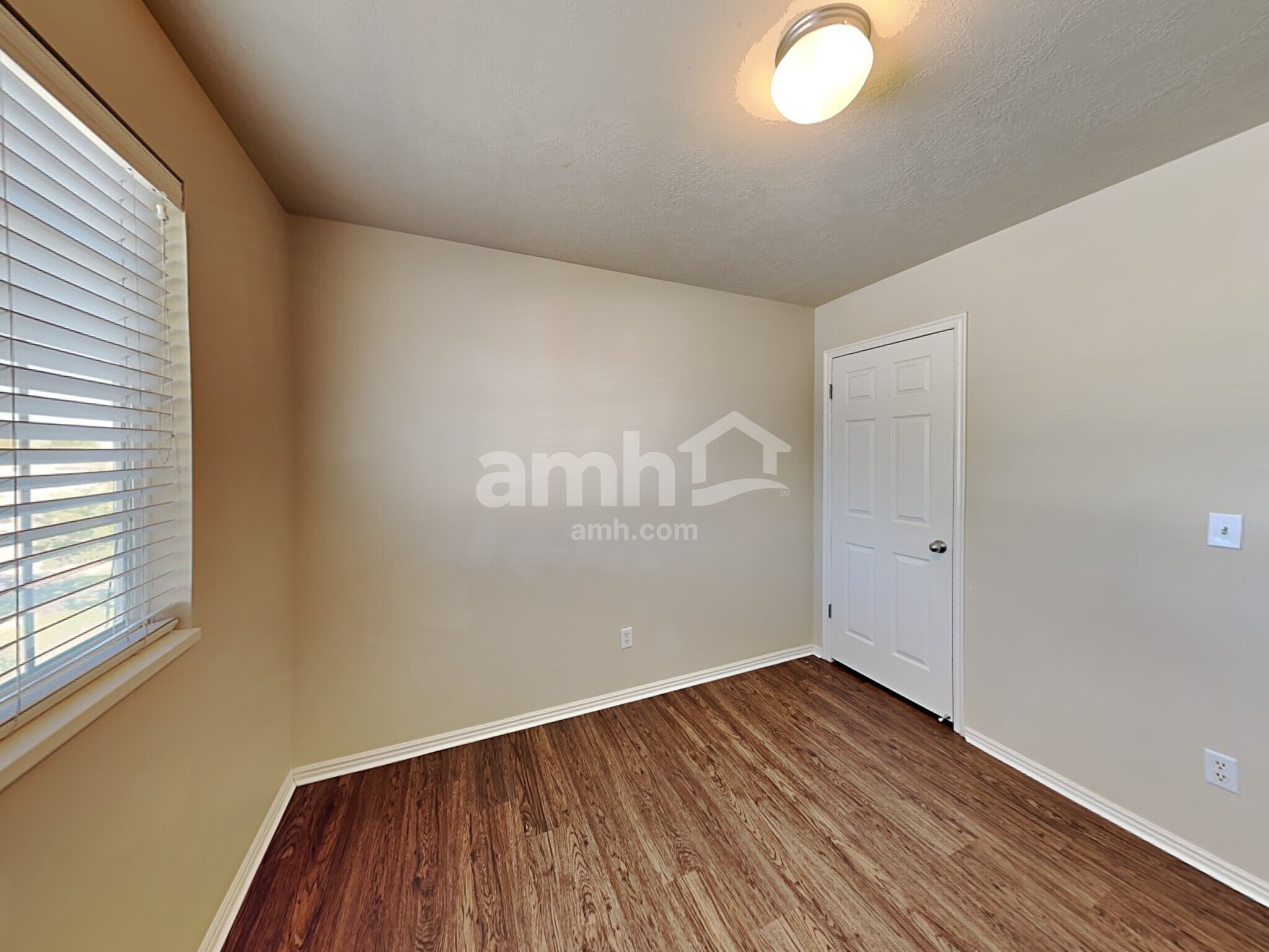 Building Photo - 816 Crimson Ln