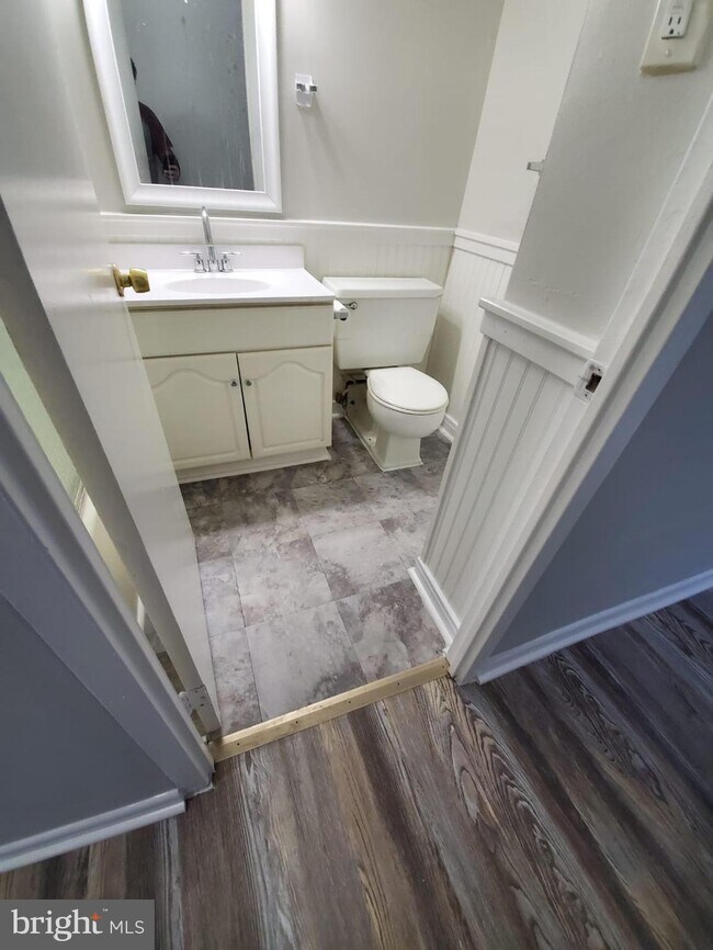 Building Photo - 401 Cooper Landing Rd