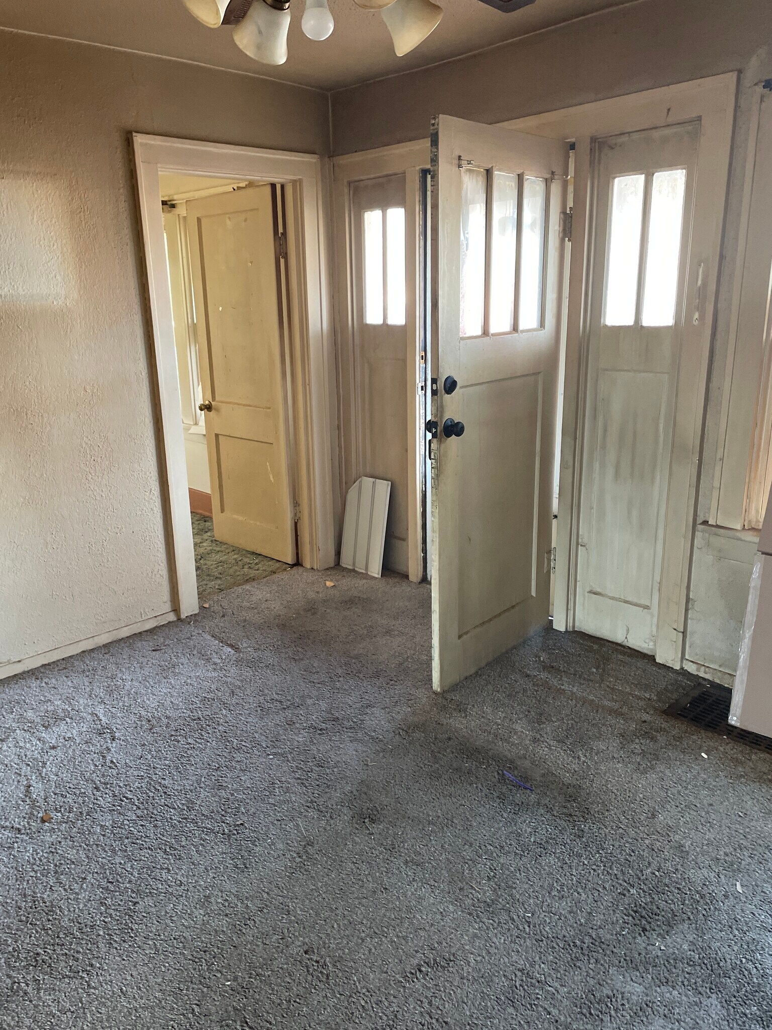 Building Photo - 228 Whitelaw Ave