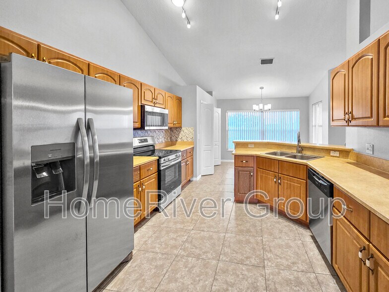 Building Photo - 6051 SW 81st St