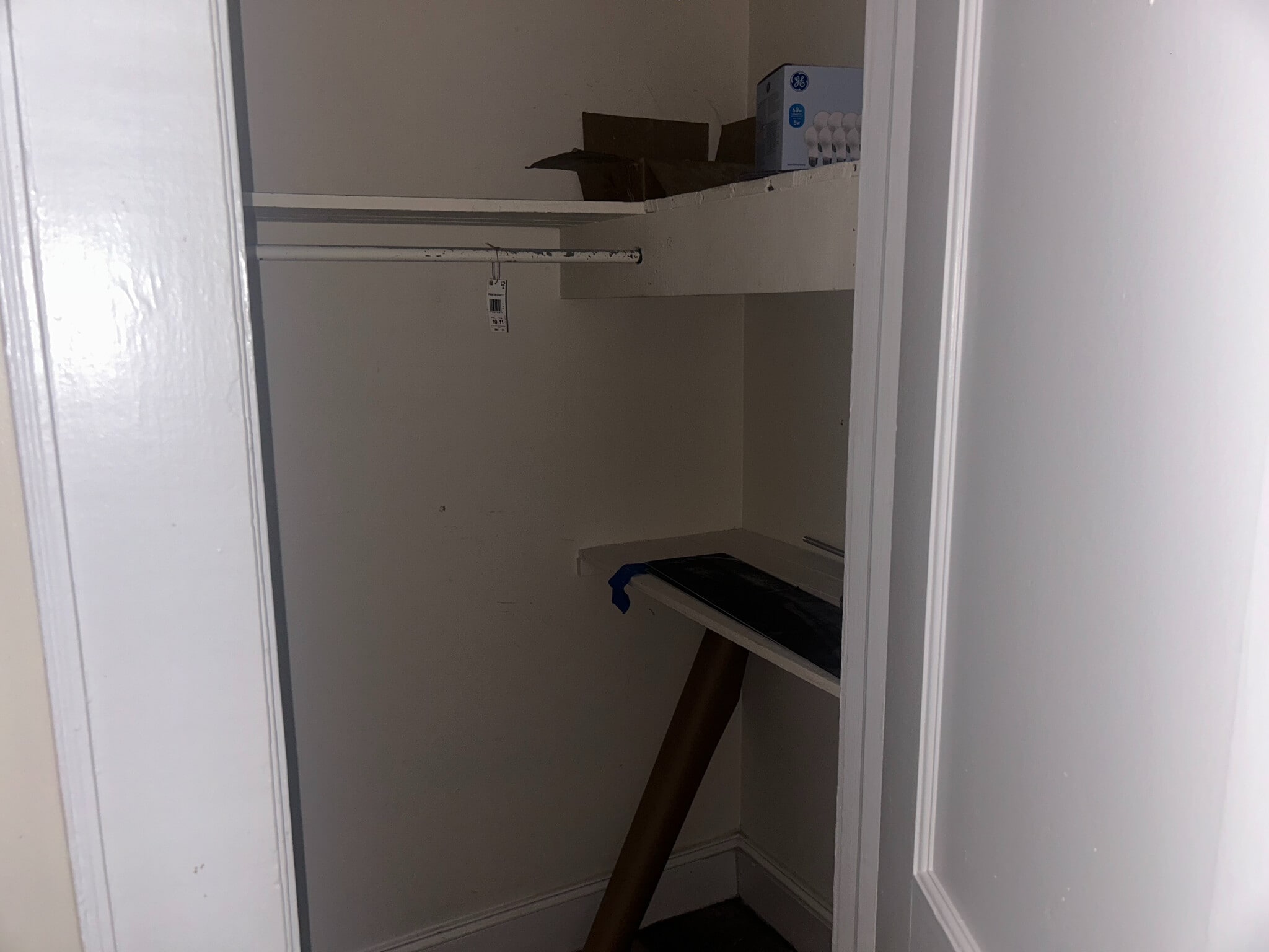 Building Photo - Room in Apartment on Kerr St NW
