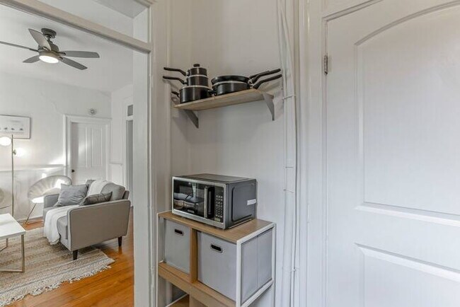 Building Photo - The Artist's Apt. | 1BR | Short North | +Parking
