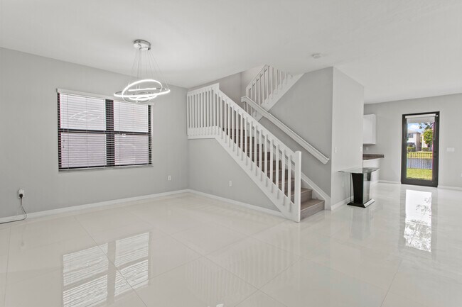 Building Photo - 635 NE 191st Terrace
