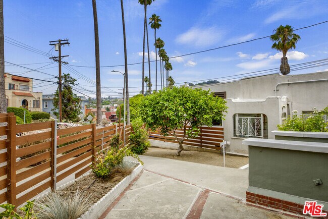 Building Photo - 1404 Maltman Ave