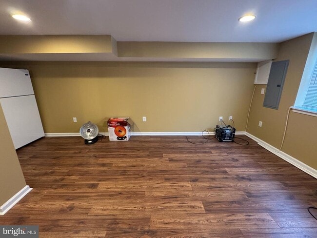 Building Photo - 7414 Keiffer St