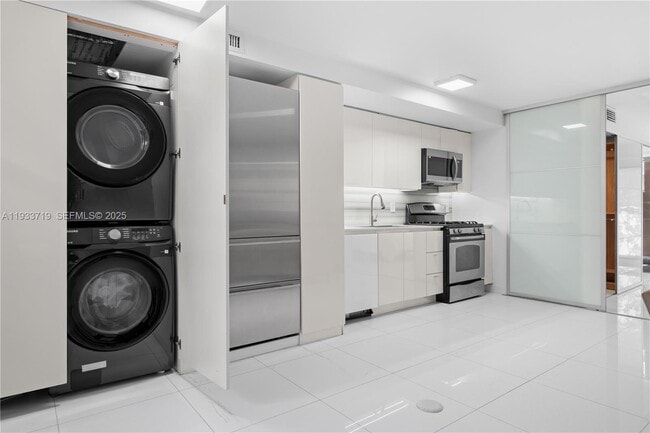 Building Photo - 301 Jefferson Ave