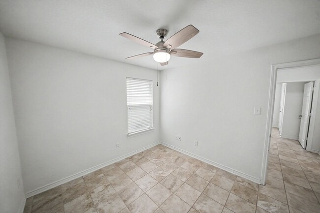 Building Photo - Stylish 3BR + Flex Home with Solar Near Randolph AFB - Realtor Commission: $500