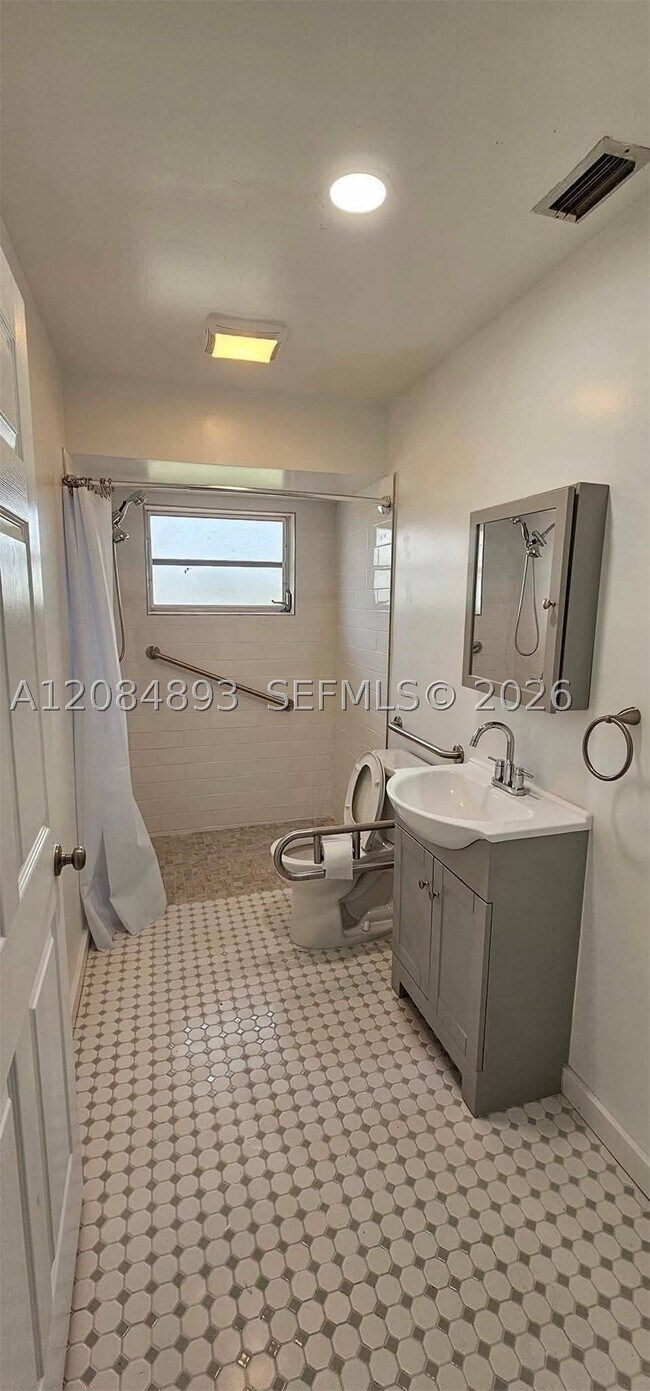 Building Photo - 442 NE Elmore St