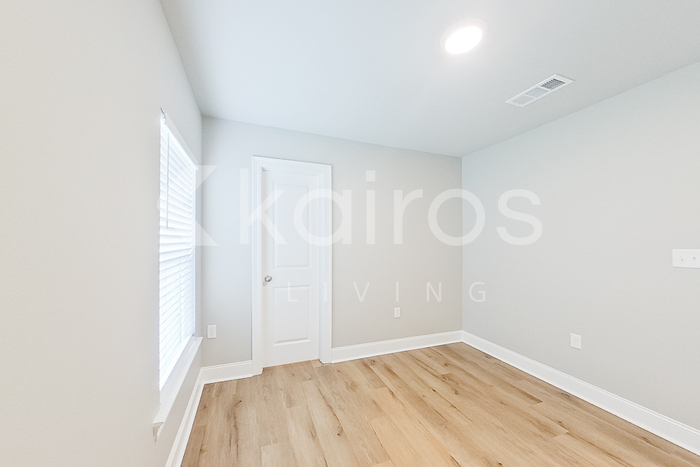 Building Photo - 13799 Pinyon Dr