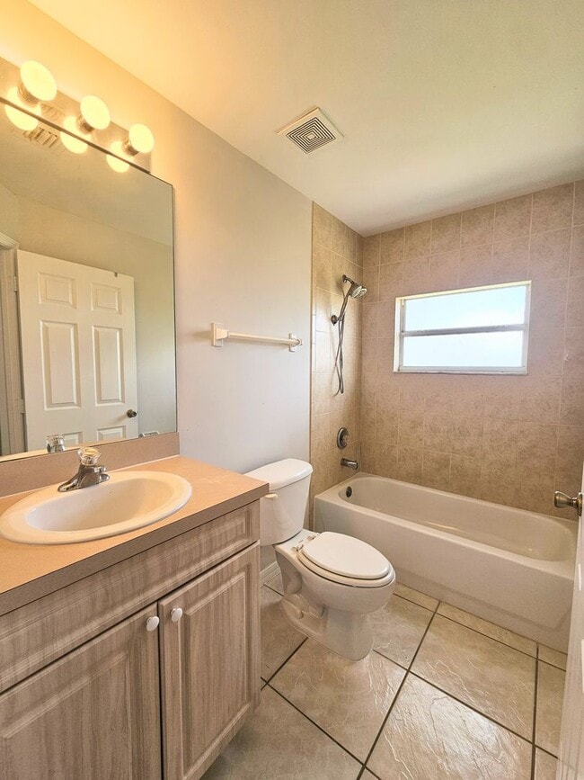 Building Photo - Charming 3-Bedroom, 2-Bath Home in Conveni...