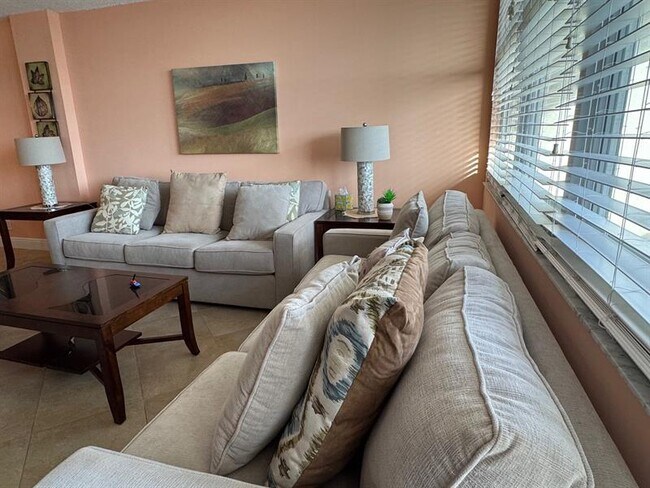 Building Photo - 305 N Pompano Beach Blvd