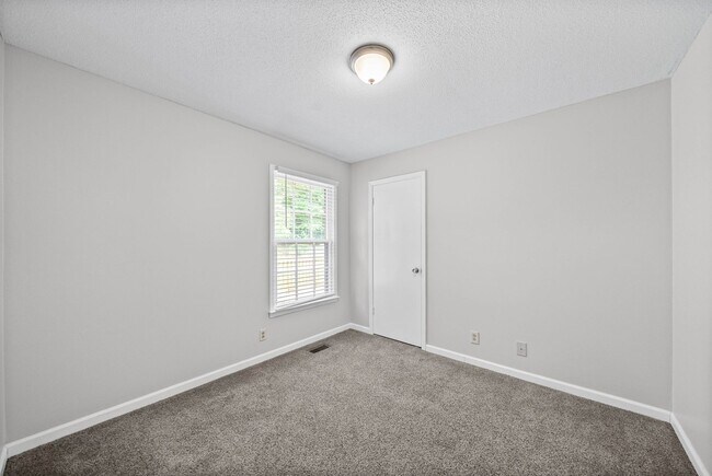 Building Photo - 541 Donna Dr