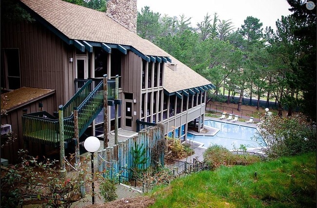 Building Photo - 355 Half Moon Ln