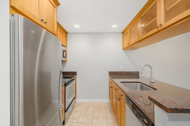 Building Photo - 2 Bedroom 2.5 Bath Townhouse Kirkland *Move in special!