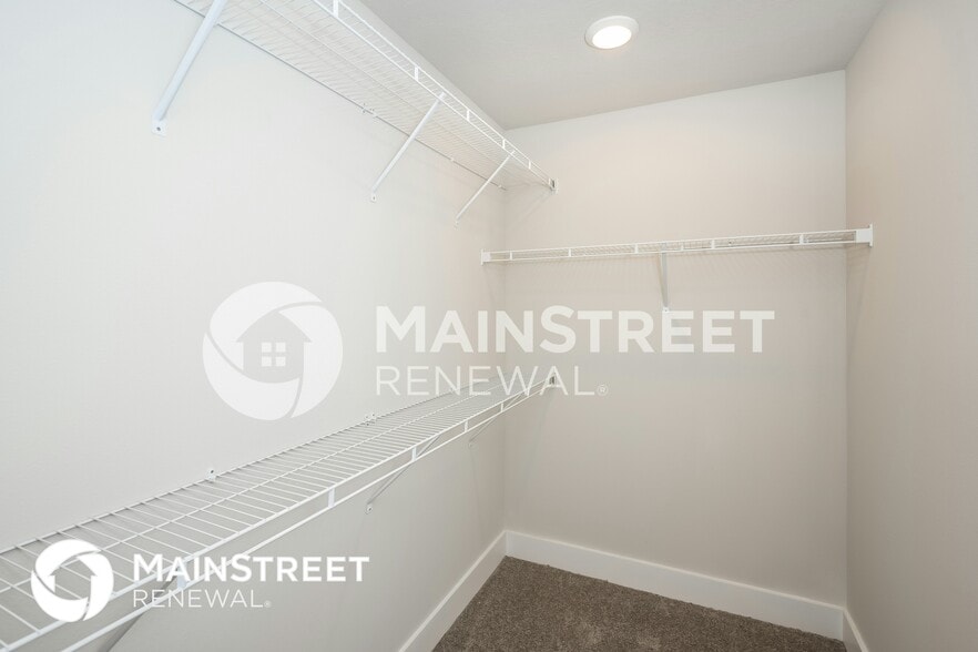 Building Photo - 816 E Voorhis Ave