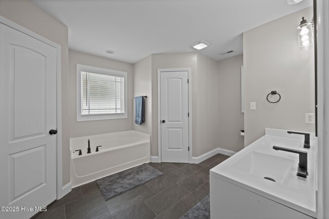 Building Photo - 218 Kestrel Ct