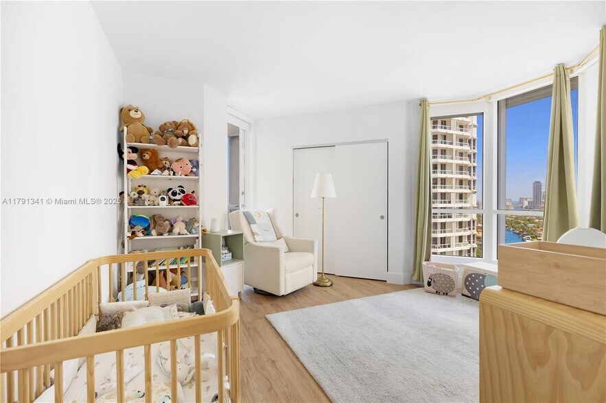 Building Photo - 21055 Yacht Club Dr