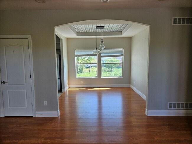 Building Photo - 5 Bed 3 Bath Ranch Home with 5 Acres.