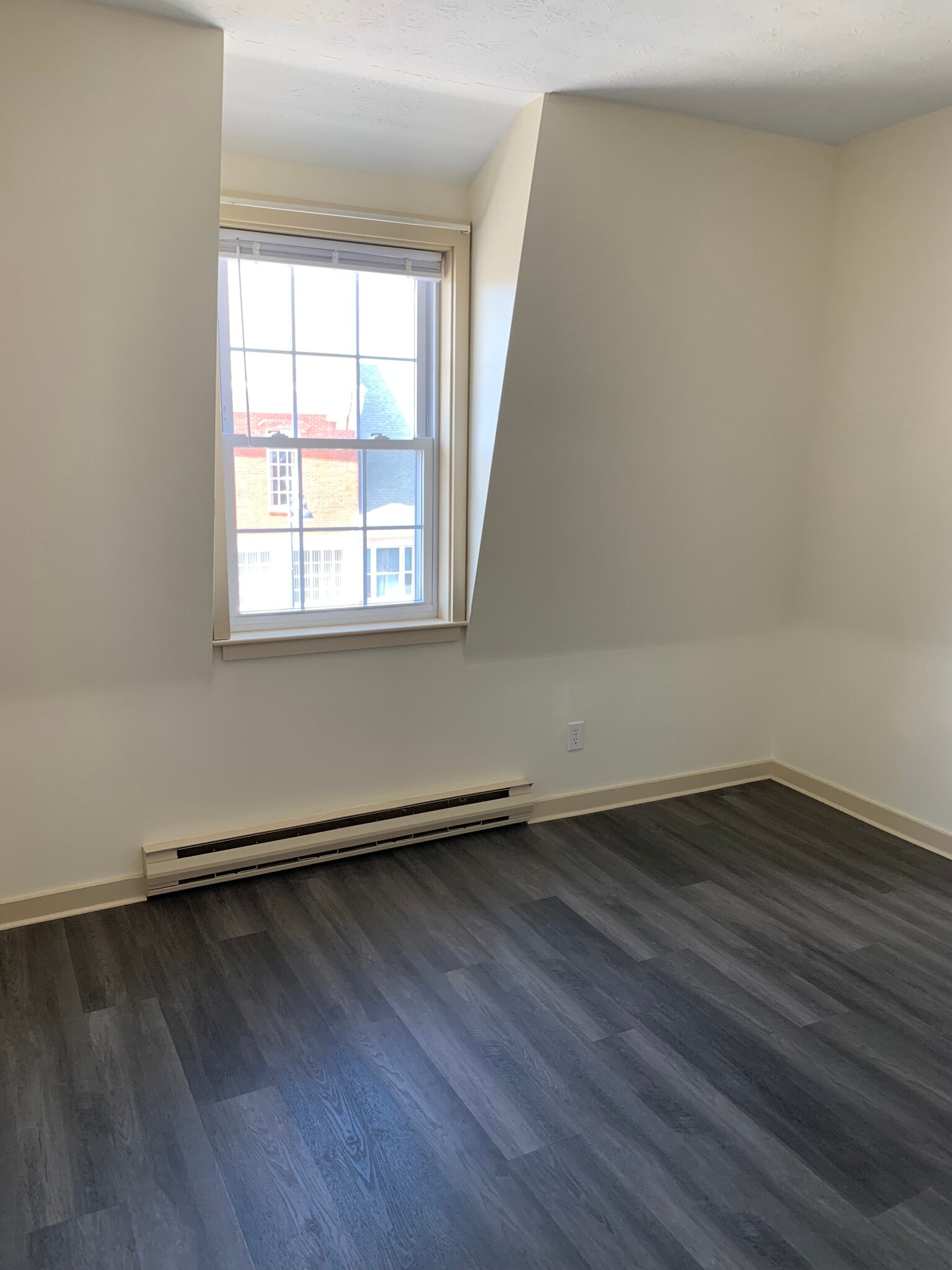 Building Photo - 191 Main St