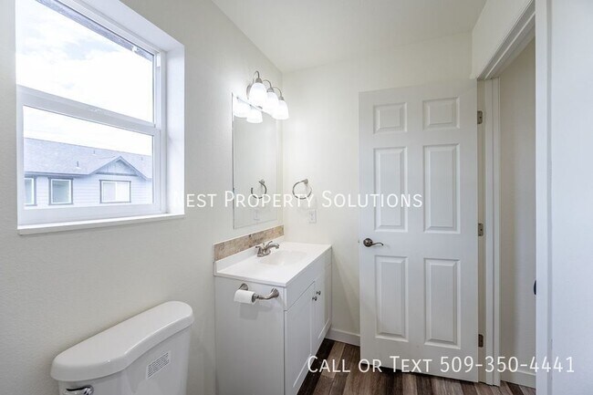 Building Photo - 2705 W Marina Dr