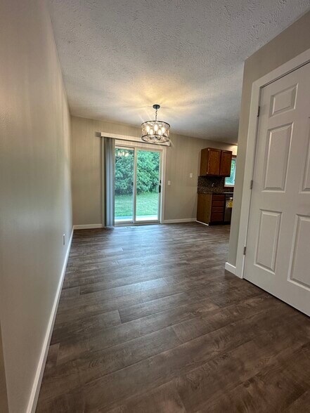 Building Photo - 2571 Woodmeadow Dr SE