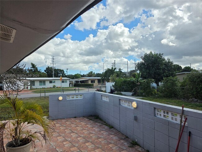 Building Photo - 1560 W 53rd Terrace