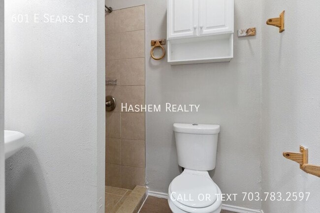 Building Photo - 601 E Sears St