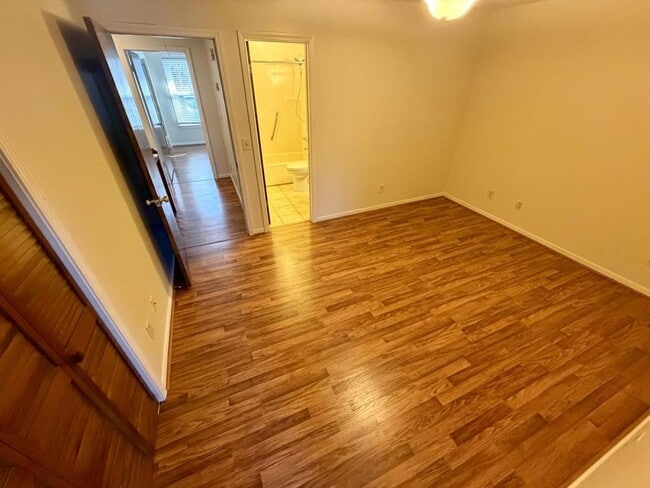 Building Photo - 99 Falcon Crest Dr